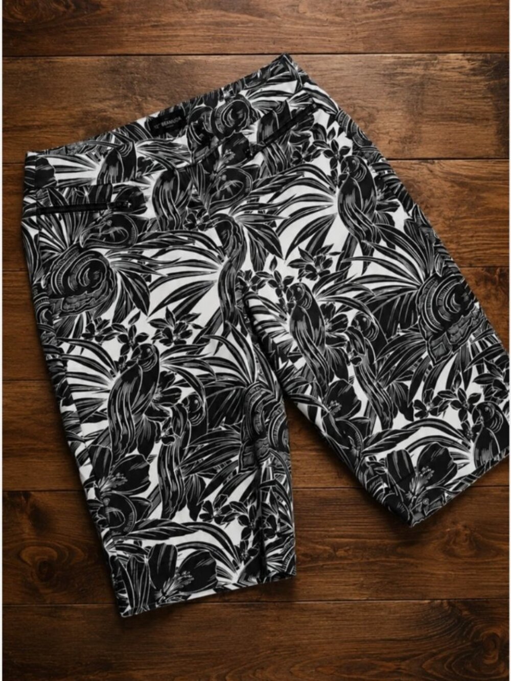 White House Black Market 12” Bermuda Short  Tropical B&W Knee Length | Sz 0